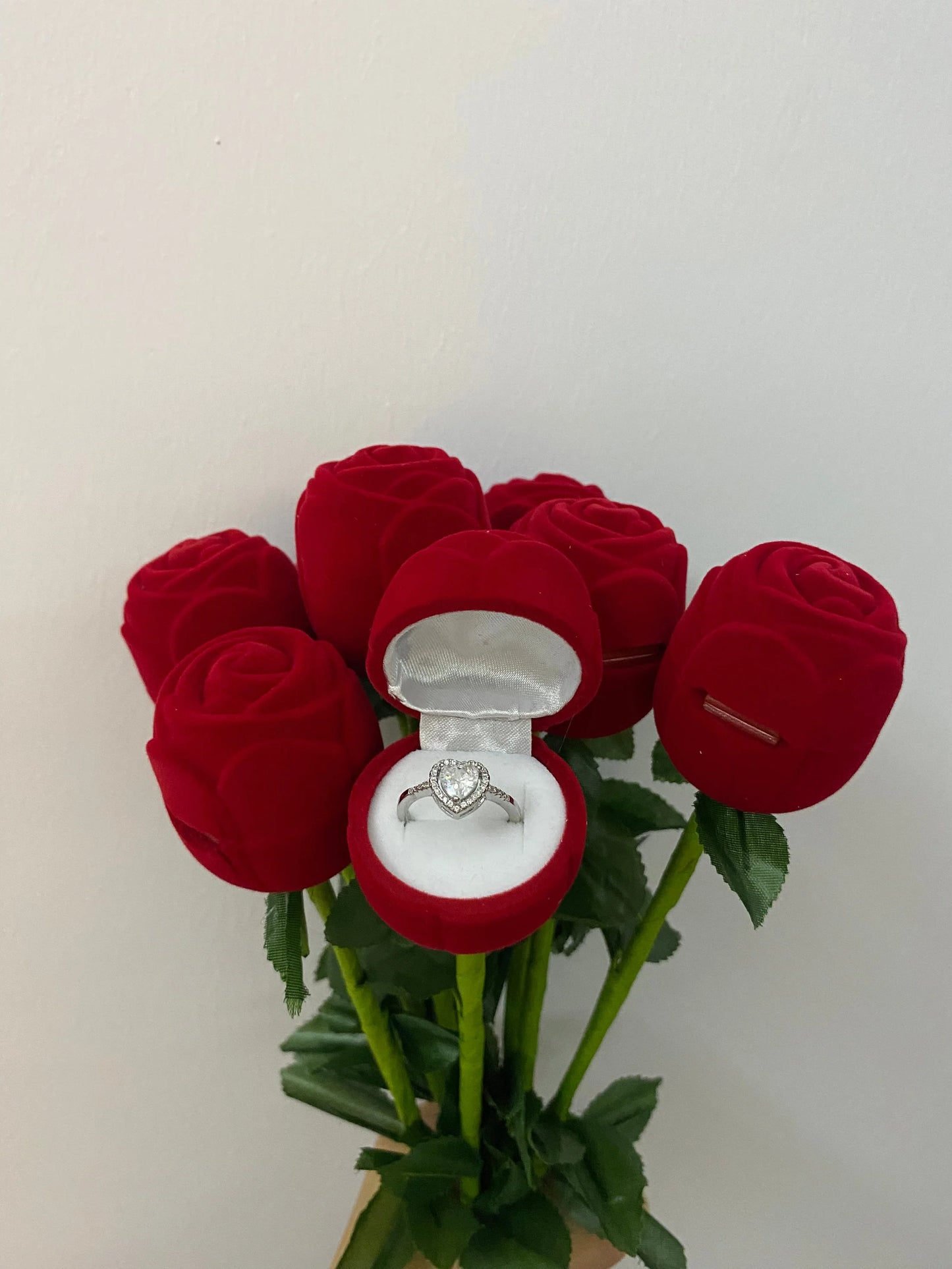 KADİFE GÜL İÇİNDEN ÇIKAN PANDORA YÜZÜK